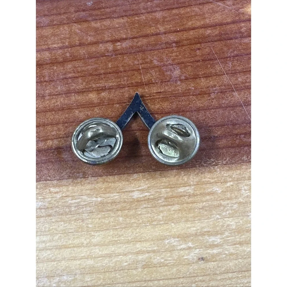 D-30 GI Army Rank Single‎ Black Chevron Private First Class Lapel Pin